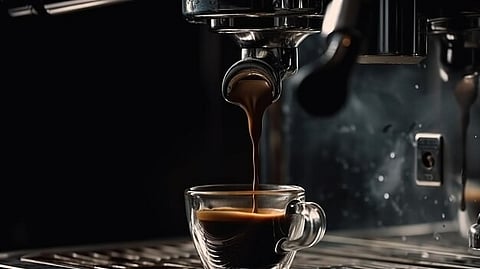 कॉफी बना रहा था युवक, अचानक मशीन में हुआ विस्फोट, हुई मौत