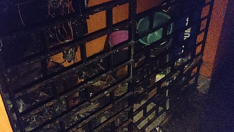 मीटर बॉक्स में मीटर जलकर हो गये खास