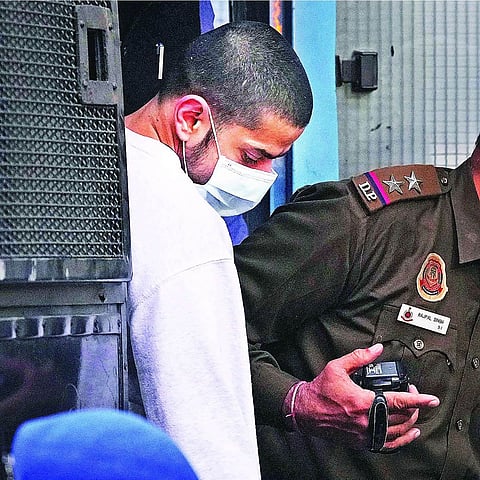 गैंगस्टर्स से हाथ मिला लिया है ISI ने