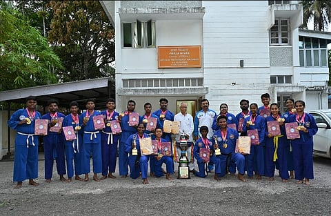 सांसद बिष्णु पद रे नेशनल स्केय मार्शल आर्ट खिलाड़ियों को सम्मानित करते हुए