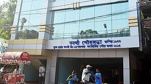 Allegations of attack on the homes of 6 TMC councillors who did not sign the no-confidence motion