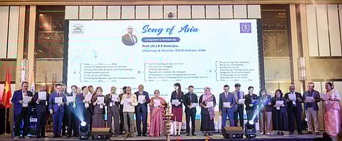 विविध मूलों से आए गणमान्य व्यक्ति एक साझा भविष्य के लिए एकजुट — प्रो. (डॉ.) आर. पी. बनर्जी की ‘सॉन्ग ऑफ एशिया’ एकजुटता की भावना को प्रतिध्वनित करते हुए