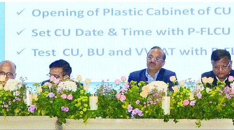 EVM पर उम्मीदवारों की तस्वीरें पहली बार