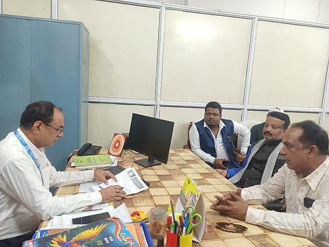 आखिर रानीगंज में स्टेशन मैनेजर को क्यों सौंपा गया ज्ञापन