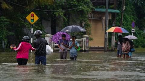 श्रीलंका में बाढ़ और भूस्खलन से मरने वालों की संख्या बढ़कर हुई 56