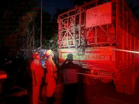 बाराटांग में फायर फाइटरों की त्वरित कार्रवाई से बड़ी दुर्घटना टली