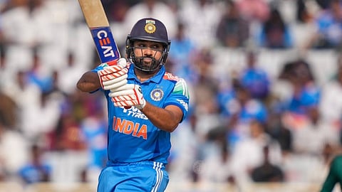 रायपुर वनडेः रोहित शर्मा सस्ते में आउट, जायसवाल भी पवेलियन लौटे