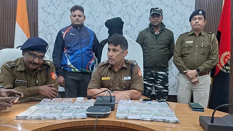 मालदह के पुलिस सुपर अभिजीत बंद्योपाध्याय घटना की जानकारी देते हुए