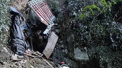 अरुणाचल में ट्रक खाई में गिरा, असम के 18 मजदूरों की मौत, दो दिन बाद चला पता