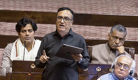 चुनाव आयोग सरकार की कठपुतली बन गया है : अजय माकन