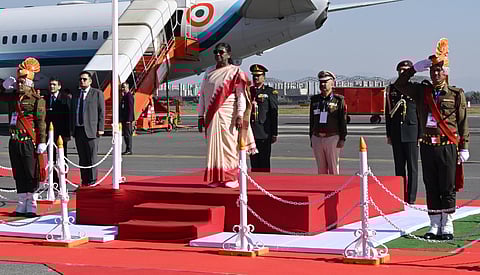 कड़ी सुरक्षा की बीच राष्टूपति मुर्मू पहुंची मणिपुर