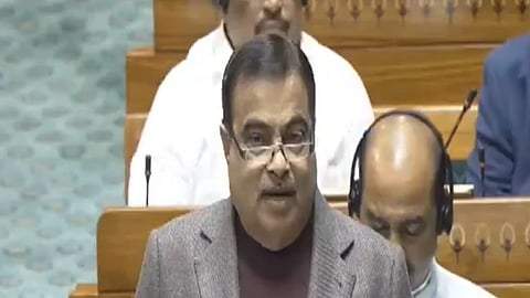 इथेनॉल मिश्रित पेट्रोल पर्यावरण अनुकूल, किसानों को हो रहा फायदा: गडकरी