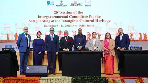 विस्फोट के एक महीने बाद कड़ी सुरक्षा के बीच लाल किले में यूनेस्को की बैठक जारी