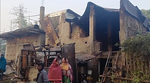 आग में जलने के बाद बेकरी का हाल बयां करती तस्वीर