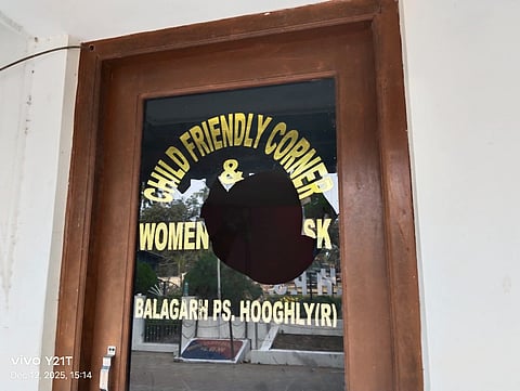 बलागढ़ थाने में तोड़फोड़ का दृश्य