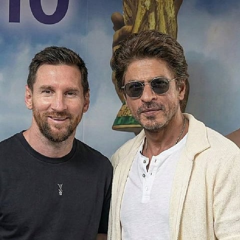 कोलकाता में शाहरुख खान ने लियोनेल मेस्सी से की मुलाकात