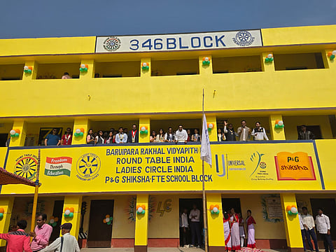 बारुईपाड़ा राखाल विद्यालय में 5 नये क्लास रूम के उद्घाटन के दौरान ली गई तस्वीर