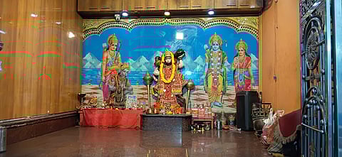 सार्वजनिक हनुमान मंदिर की तस्वीर