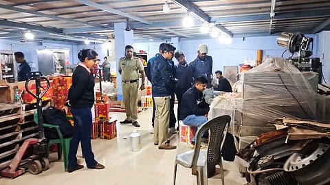 हावड़ा में नकली सरसों तेल फैक्ट्री पर छापा, दो गिरफ्तार