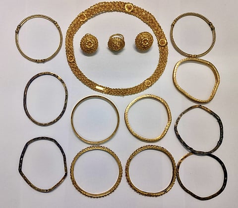 गिरफ्तार महिलाओं के पास से बरामद आभूषण