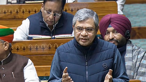 स्टेशनों के पुनरुद्धार के लिए रेल यातायात को रोकना संभव नहीं, अमृत भारत योजना के तहत प्रयास तेज : वैष्णव