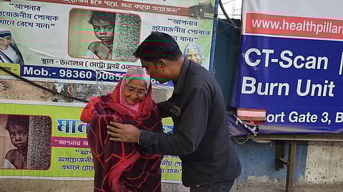 'Wall of Humanity' on the streets: Police officer Bapan Das's initiative provides protection from the cold to homeless people.