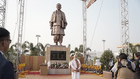 असम पहुंचे PM मोदी, राज्य के प्रथम मुख्यमंत्री बारदोलोई की प्रतिमा का अनावरण किया