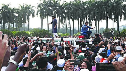 कड़ी सुरक्षा के बीच हादी को दफनाया गया