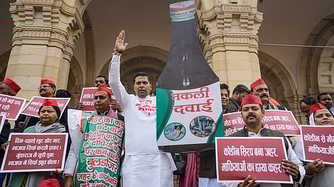 यूपी विधानसभा में कोडीन कफ सिरप को लेकर सपा का हंगामा