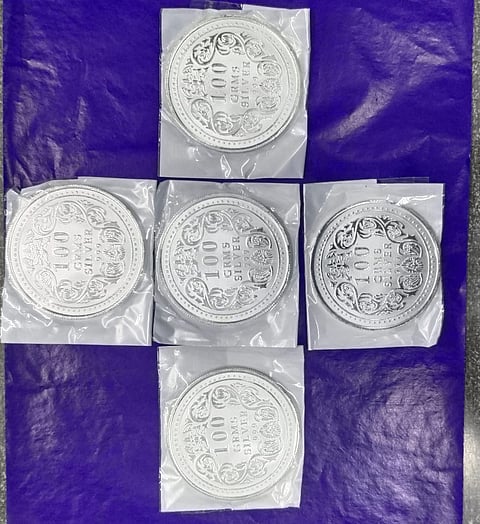 अभियुक्त के पास से बरामद चांदी