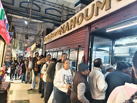 दशकों पुराना स्वाद, आज भी वही क्रेज: 'नाहोम' में केक के लिए लंबी कतारें