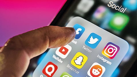 सोशल मीडिया पर अश्लीलता फैलाई तो 7 साल कैद, और साथ में 1 करोड़ का जुर्माने