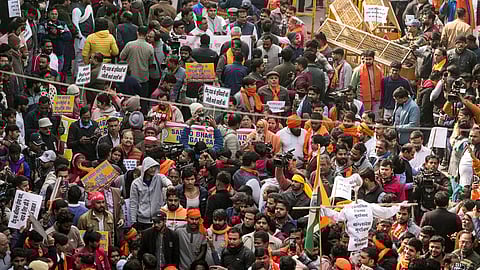 दीपू चंद्र की निर्मम हत्या पर फूटा गुस्सा, बांग्लादेश उच्चायोग के बाहर जबरदस्त प्रदर्शन