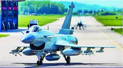 भारत से दोस्ती, पर पाक को शस्त्र दे रहा चीन : पेंटागन