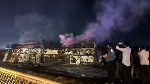 ट्रक ड्राइवर की एक गलती ने ले ली 5 बस यात्रियों की जान