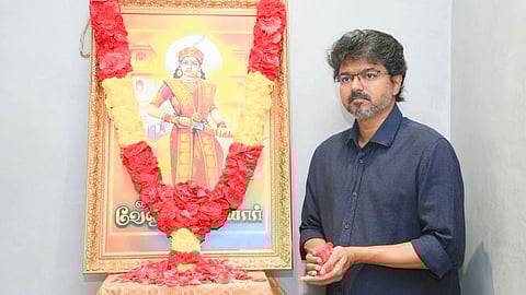 अभिनेता से नेता बने विजय ने तमिलनाडु में कमल खिलाने के लिए किसे दोषी ठहराया?