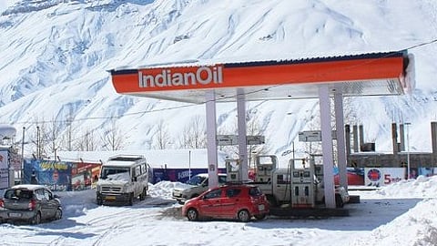 भारत में पेट्रोल पंप की संख्या 1,00,000 के पार, और कितने होने से अमेरिका व चीन से आगे होगा हमारा देश