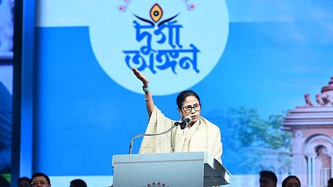 सबसे बड़े दुर्गांगन का काम शुरू,प्रतिदिन एक लाख श्रद्धालु आ सकेंगे