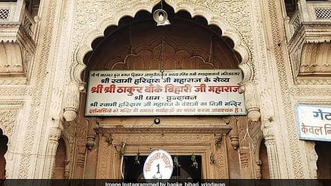 वृंदावन में भारी भीड़, बांके बिहारी मंदिर ने 5 जनवरी तक न आने की अपील