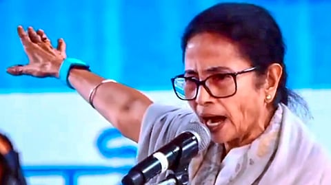 ममता ने अमित शाह से मांगा इस्तीफा, पूछा- क्या घुसपैठ सिर्फ बंगाल में ही होती है?