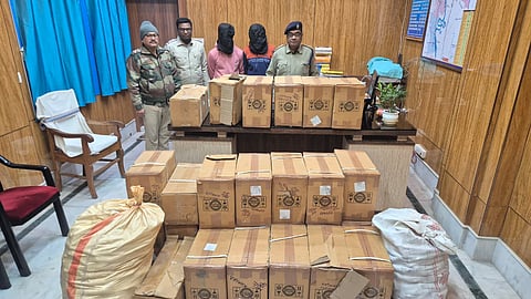 बरामद फेंसिडिल का अवैध स्टॉक