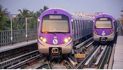 मैदान मेट्रो स्टेशन पर यात्री के कूदने से कुछ देर बाधित हुई ब्लू लाइन सेवाएं