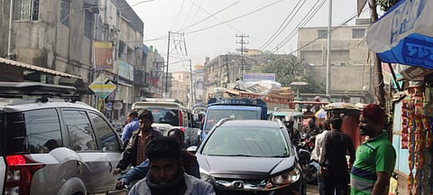 माल लदा ट्रक के प्रवेश करने से हुई जाम की समस्या