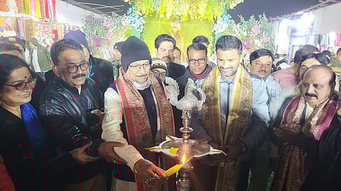 कल्पतरु मेला कमेटी ने सीएम फंड में दिया 20 लाख का अनुदान