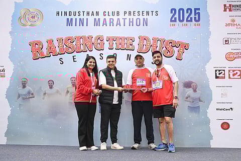 स्वाति बिहानी, ऋषभ कोठारी, गुजरात क्लब, काेलकाता के अध्यक्ष नागेश पटेल के साथ