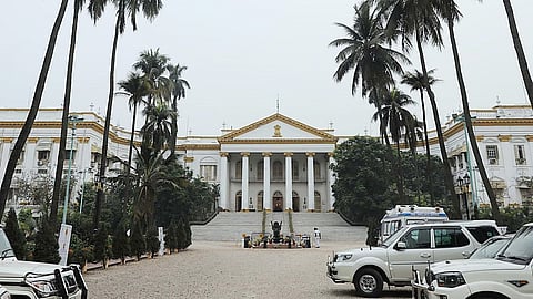 लोकभवन ने असहाय महिला रोगियों की मदद की