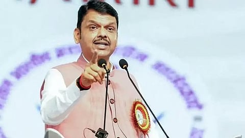 फडणवीस को क्यों कहना पड़ा, महाराष्ट्र में केवल मराठी भाषा अनिवार्य