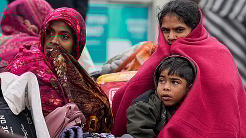 दिल्ली पर घने कोहरे की चादर, 5 जनवरी तक शीतलहर की आशंका