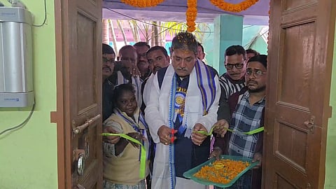 स्कूल में सौर ऊर्जा प्रणाली और आधुनिक सुविधाओं का उद्घाटन