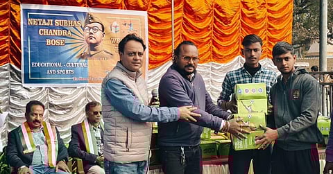 फुटबॉल क्लब के खिलाड़ियों को किया गया सम्मानित